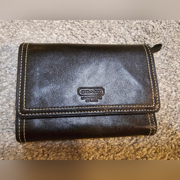 Coach Handbags - Coach Vintage Black Leather Women's Tri-Fold Wallet